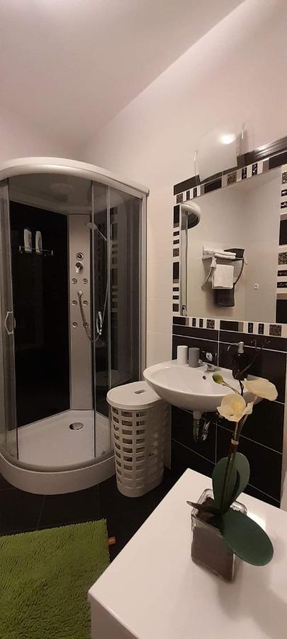 דברצן City Life Apartment מראה חיצוני תמונה